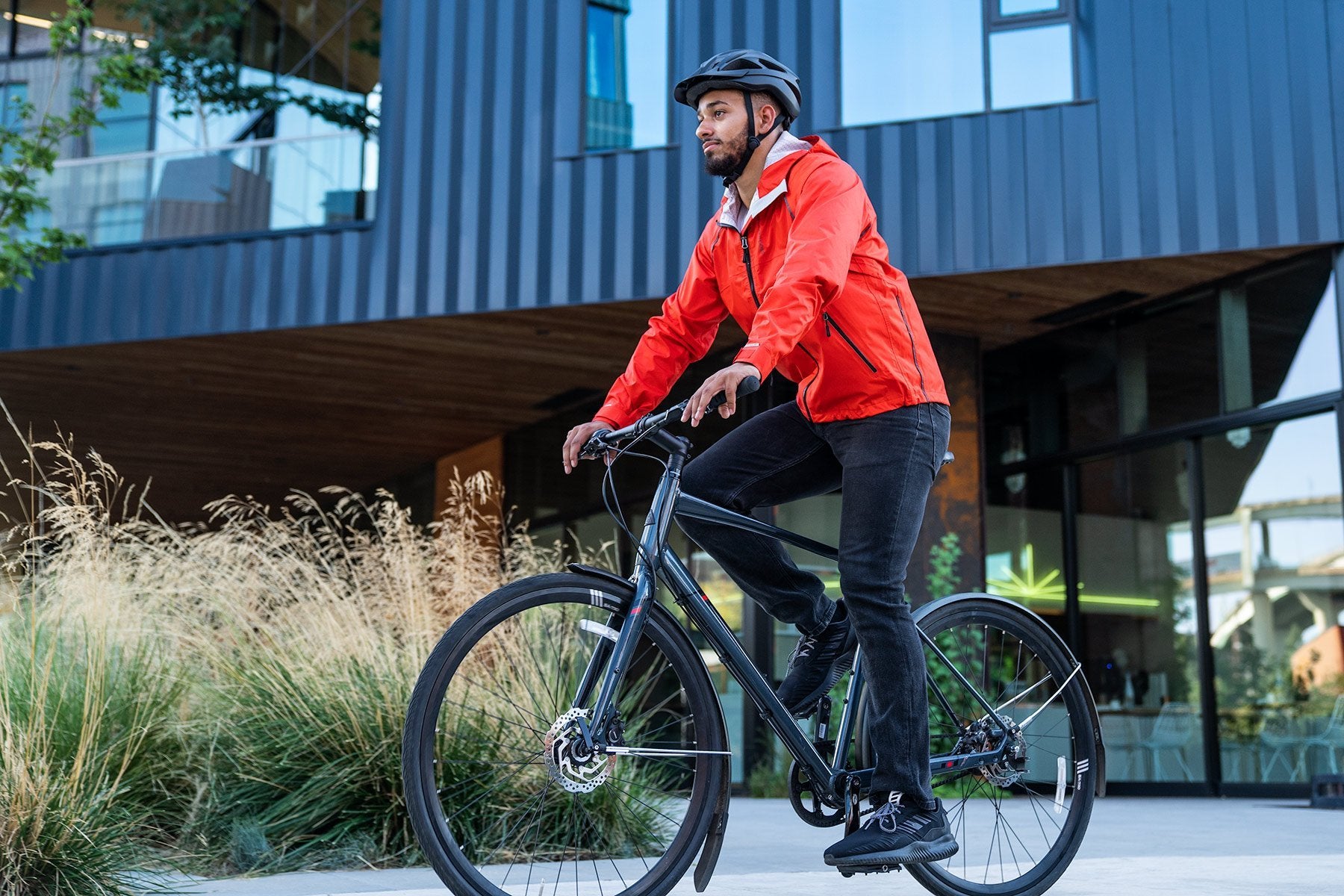 SHOWERS PASS INTRODUCES SECOND “CLEAN COLOR” JACKET MOVING TOWARD SUSTAINABILITY GOALS